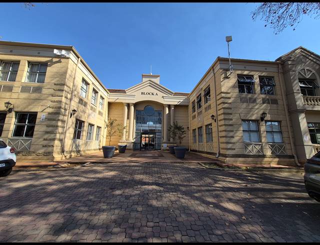 222M² OFFICE TO LET IN DUNKELD WEST